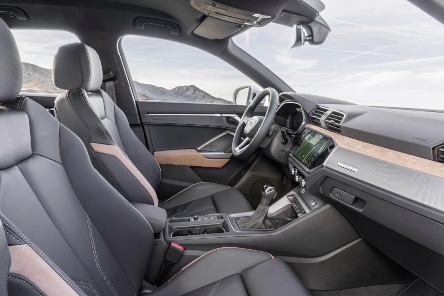 Интерьер Audi Q3 Advanced 2018 года  (WW) (фото 45 из 46)